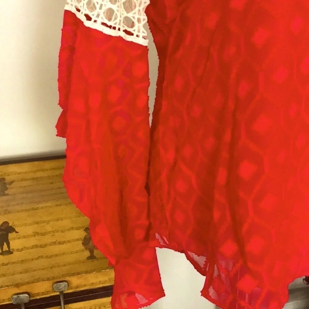 VA VA Boho Embroidered Crocheted Sleeve Detail Top - Picture 4 of 7